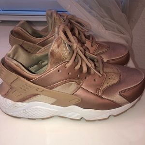 Rose Gold Nike Huaraches